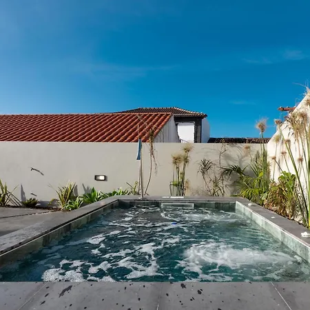 Essence - Garden & Διαμέρισμα *