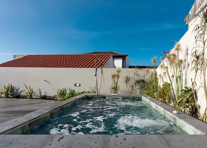 Essence - Garden & Διαμέρισμα *